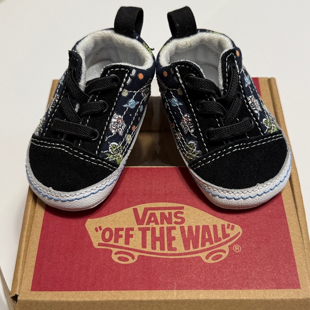 VANS Old Skool Crib Cosmic Zoo Black/Blue. Infant size
1.0 IN NWT